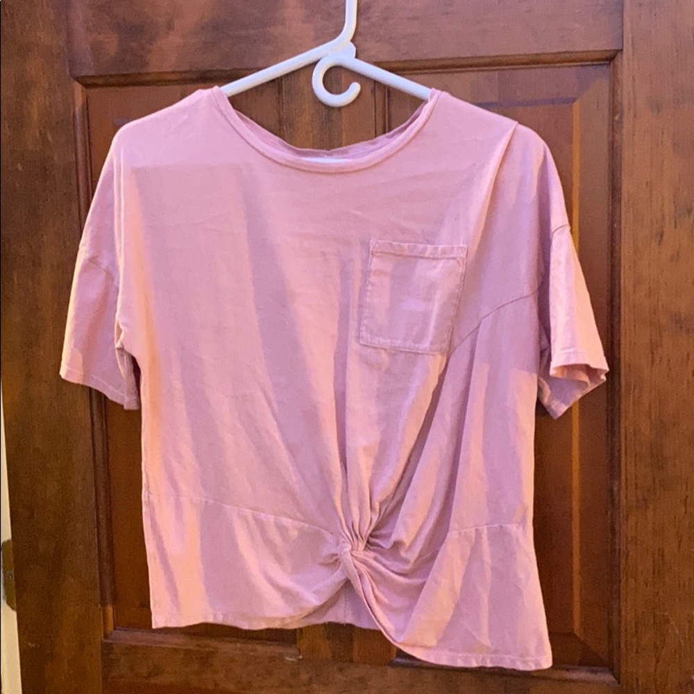 pink tee shirt